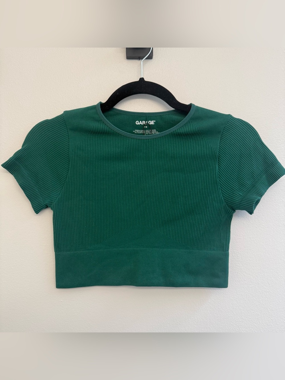 Garage green cropped ribbed shirt
